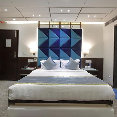 Hotel Pragati The Grand Ahmedabad Exterior foto