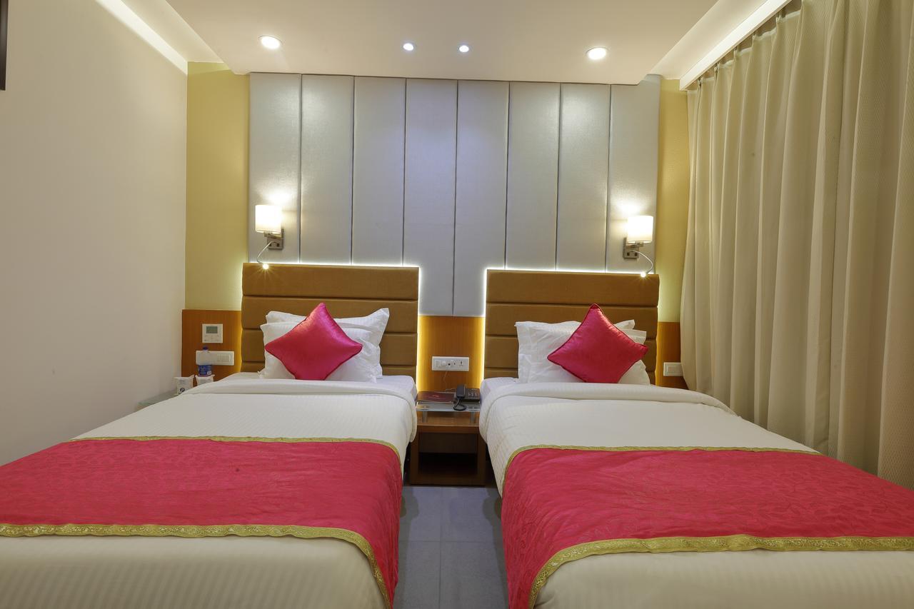Hotel Pragati The Grand Ahmedabad Exterior foto