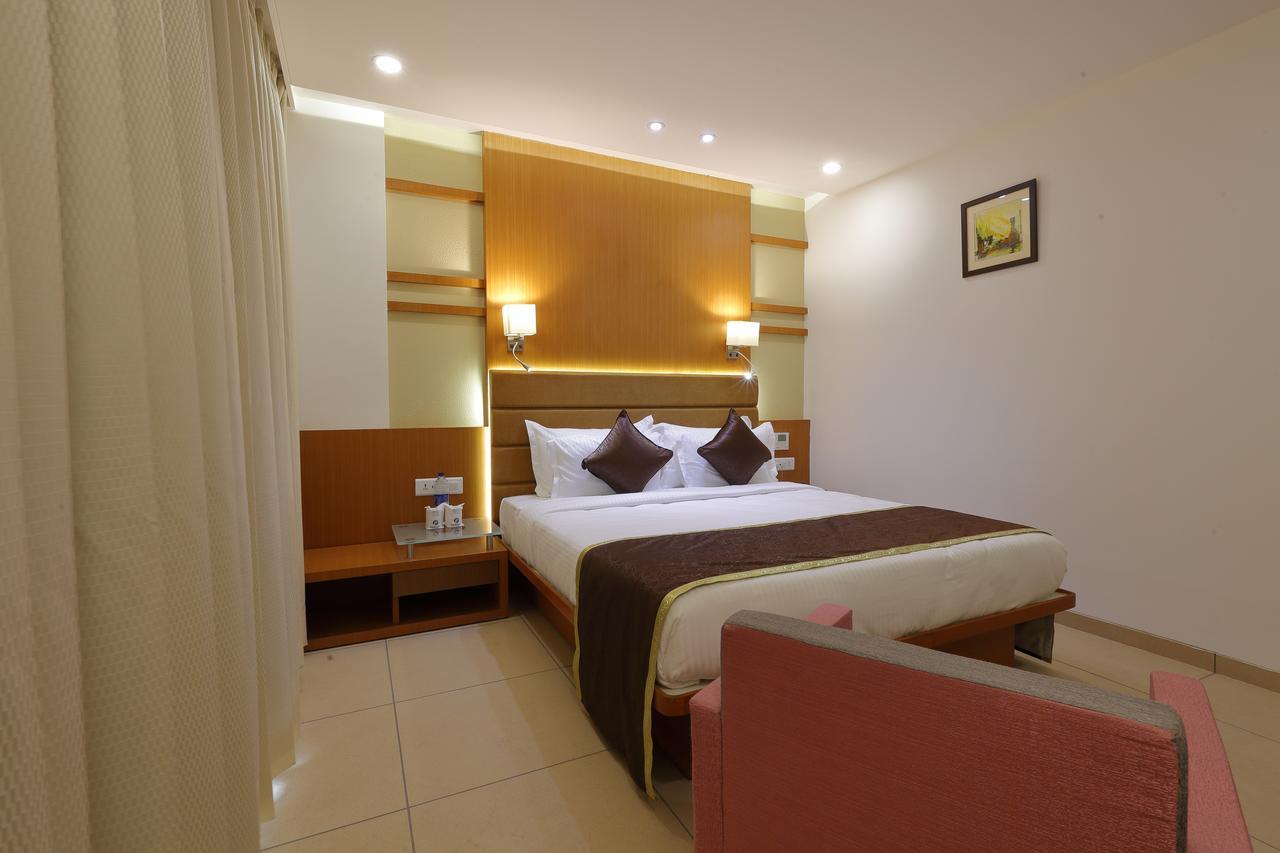 Hotel Pragati The Grand Ahmedabad Exterior foto