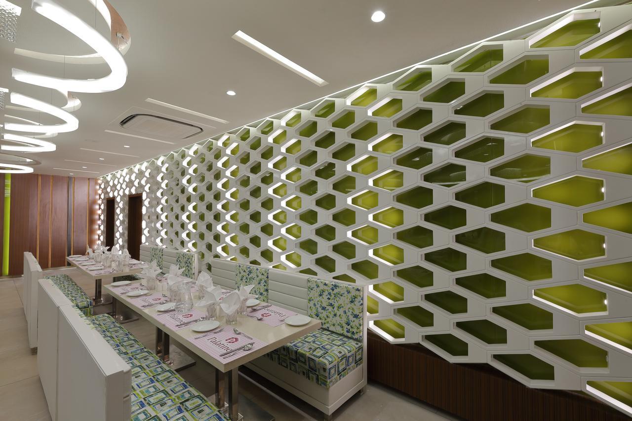 Hotel Pragati The Grand Ahmedabad Exterior foto
