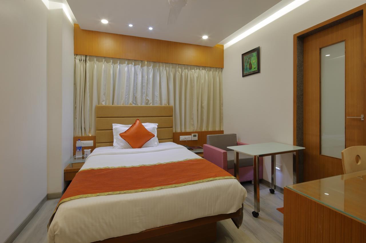 Hotel Pragati The Grand Ahmedabad Exterior foto