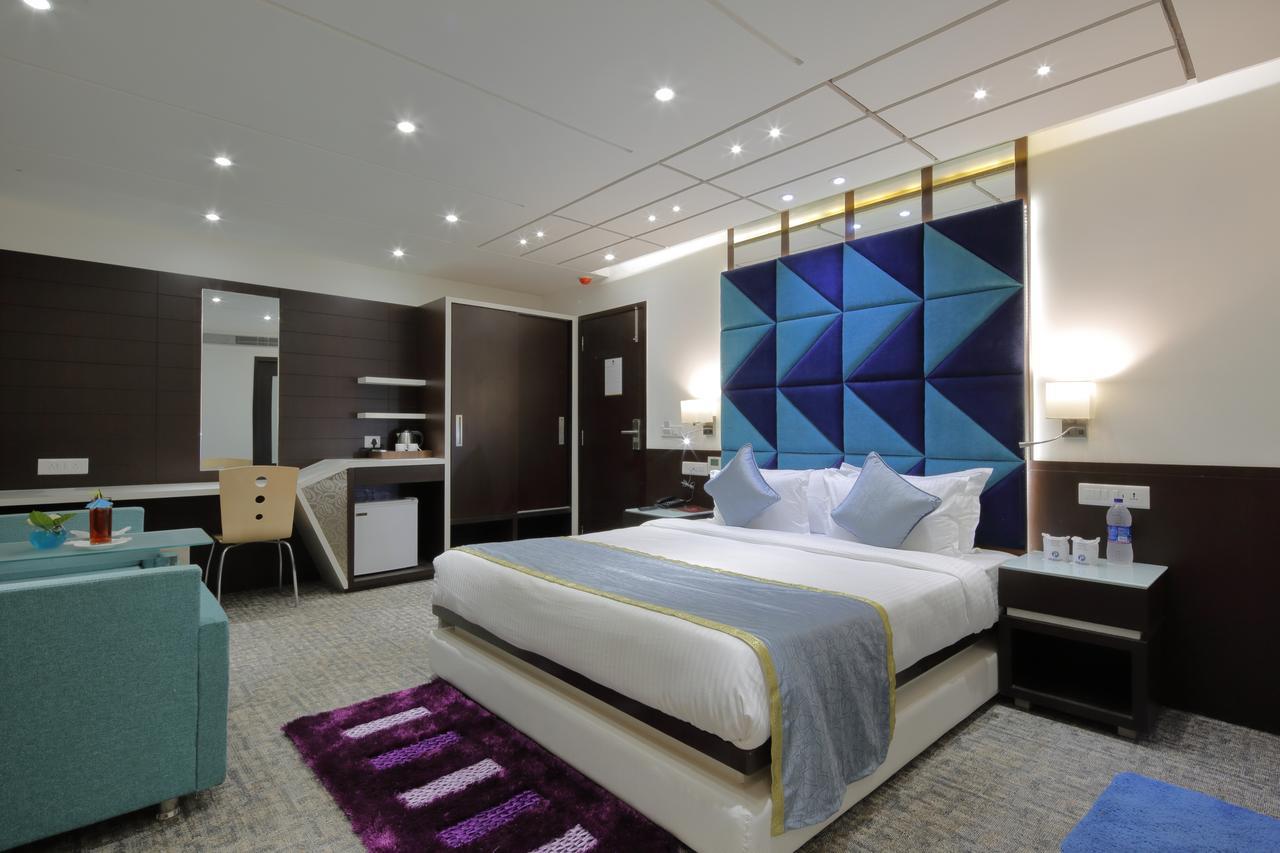 Hotel Pragati The Grand Ahmedabad Exterior foto